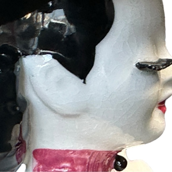 Vintage Lady Head Vase in Wide Brimmed Yellow Sunhat - Picture 10 of 13